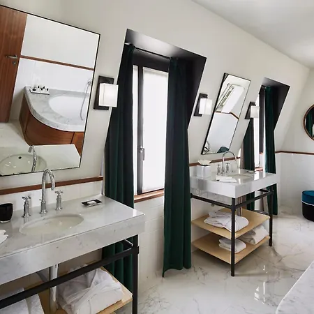 Le Roch & Hotel 5*