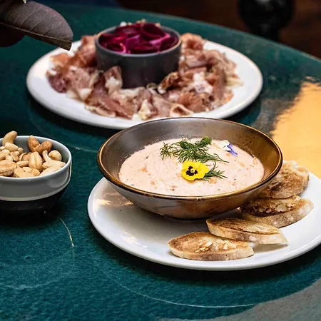 Le Roch Hotel&spa Hotell 5*